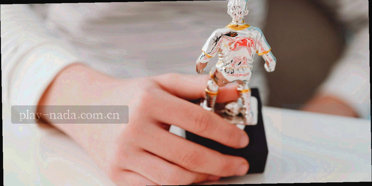夜间档案柜与码头信号灯的俯拍特写，标签与编号清晰可见